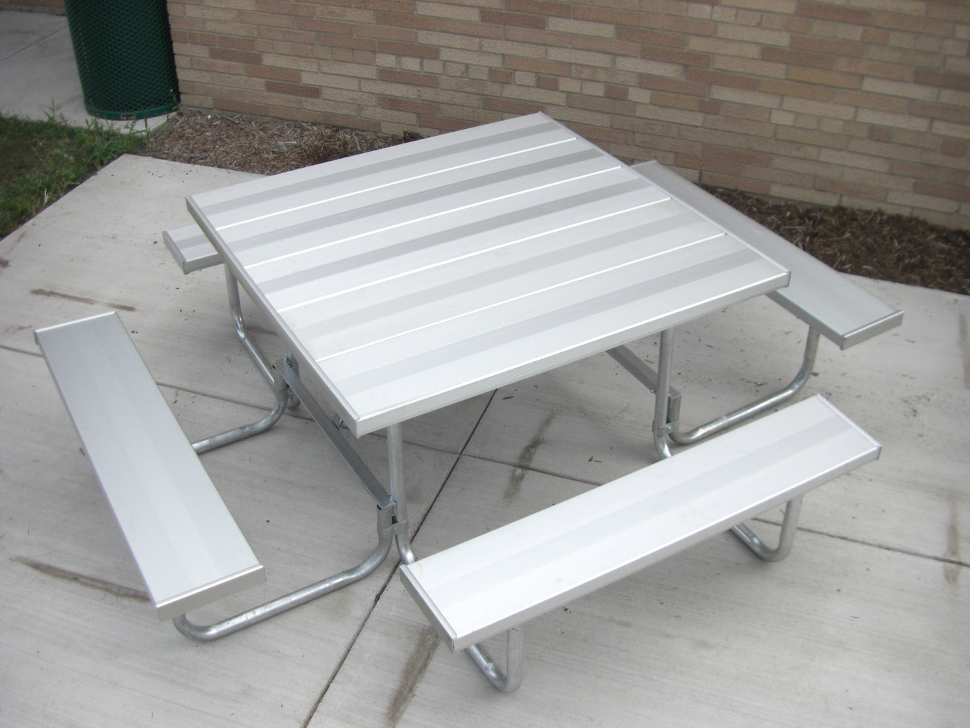 Square Table - ALUMINUM Planks